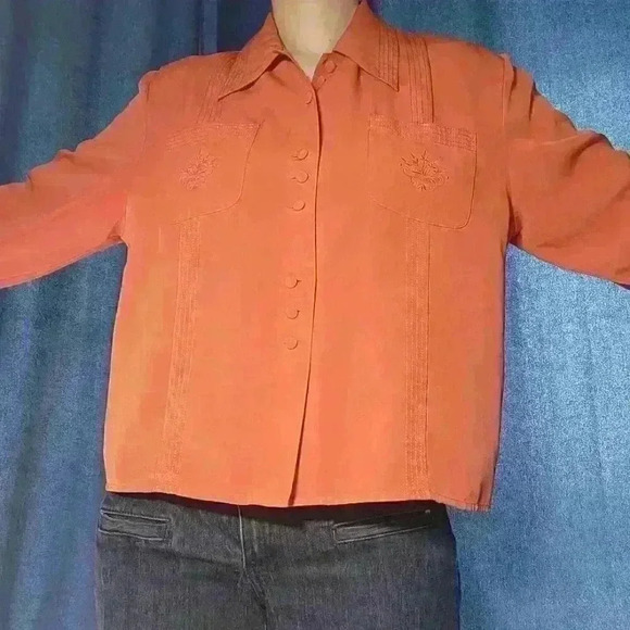Vintage  80s orange puffy-sleeved embroidered button-up shirt with pointy collar - Picture 7 of 16